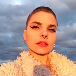 Meet your Posher, Abbey